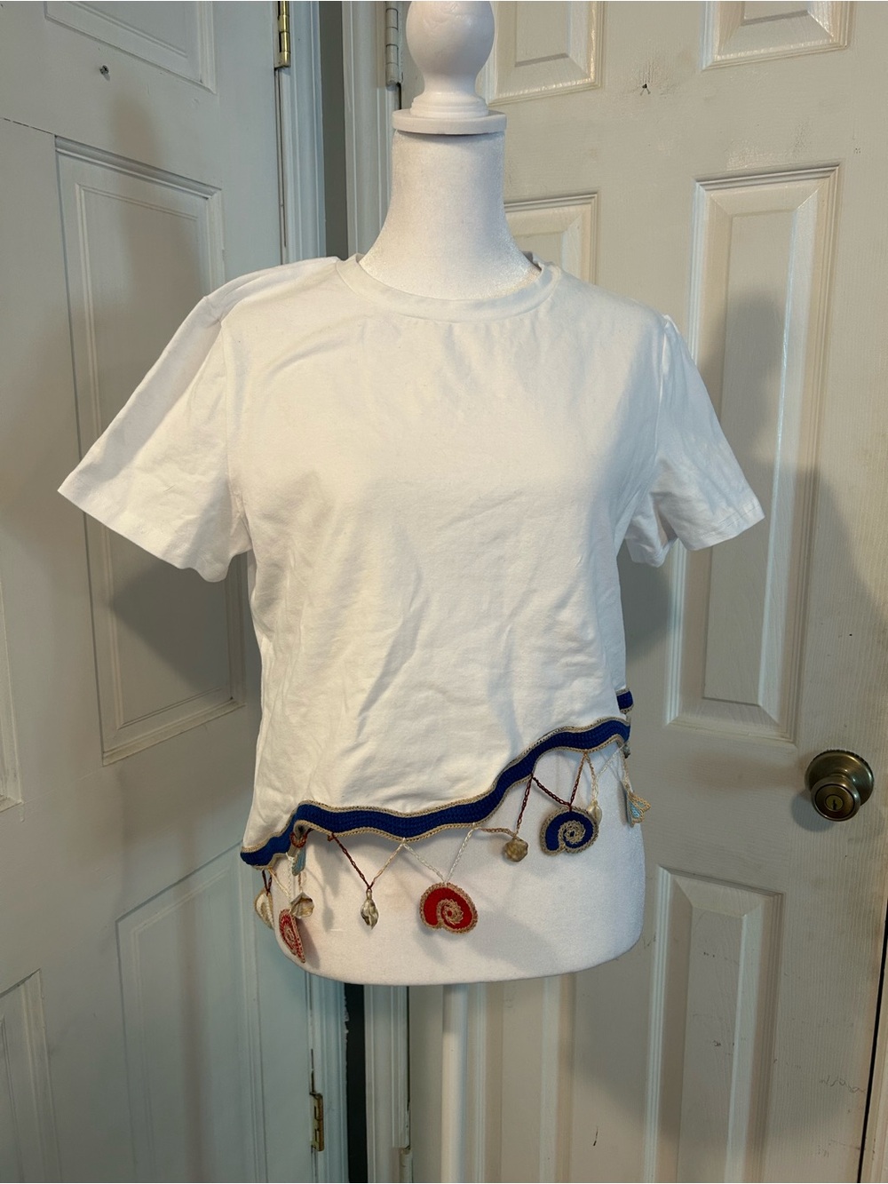 NWT White Women's Short Sleeve Top with Seashell Crochet Decorative Trim